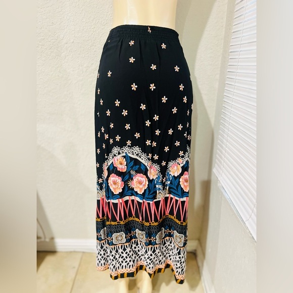 Express women’s skirt long size XS
14” waist fabric stretch fits small petite - Picture 5 of 11